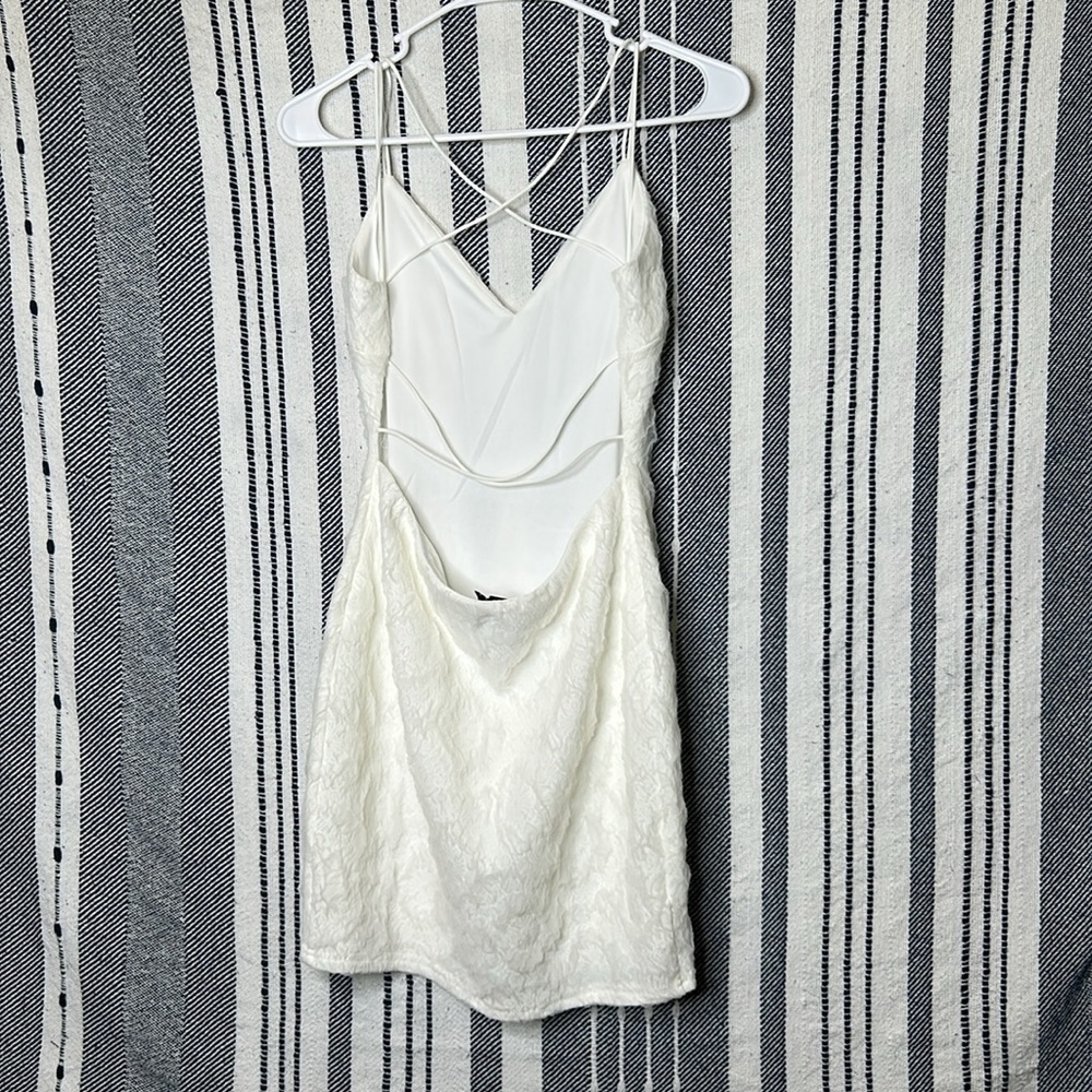 Windsor’s A Lace Romance V Neck Strappy Dress - Picture 5 of 6